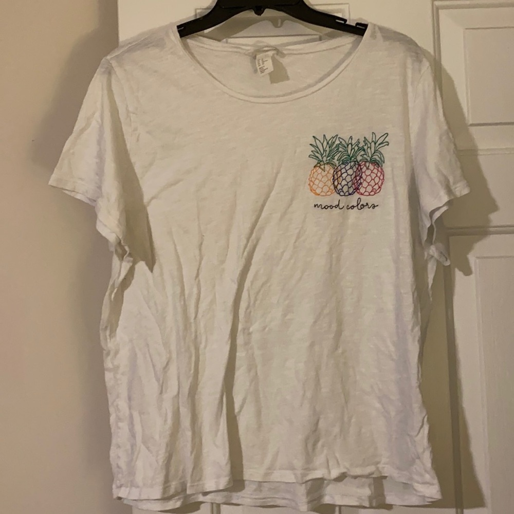 H&M white tee with pineapple